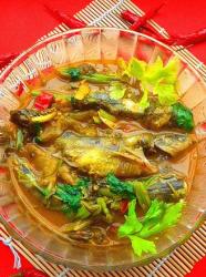 酸菜炖黄骨鱼