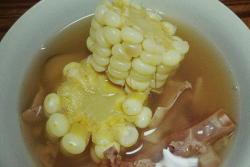 鱿鱼玉米香菇汤