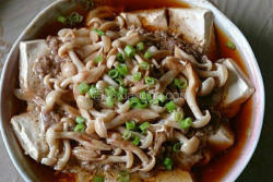 菇菇豆腐蒸肉