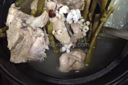 鲜石斛煲冬瓜薏米芡实汤