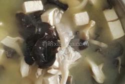 豆腐菌子木耳汤