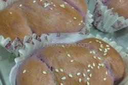 紫番薯香肠面包