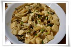 海鲜菇烩豆腐