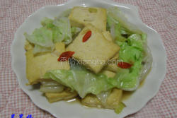 白菜虾皮炖豆腐
