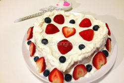 心形草莓雪纺蛋糕