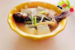 鲫鱼豆腐海鲜菇汤