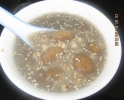 芝麻薏米薯粉丸子糖水