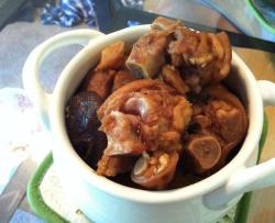 槟榔芋香菇炖猪脚