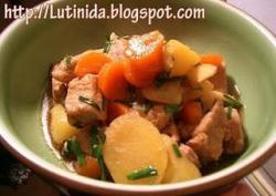 马铃薯红萝卜炖猪肉