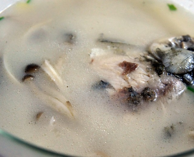 鲫鱼菌菇汤