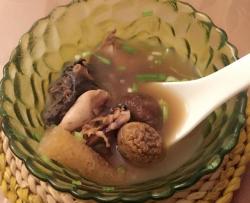 竹荪菌菇墨鱼鸡汤