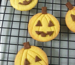 无需模具的万圣节南瓜饼干  Halloween pumpkin cookies