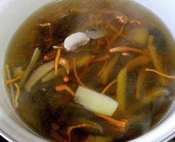 虫草花菌菇汤