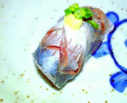 醋渍竹荚鱼寿司