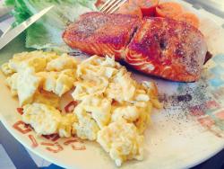 三文鱼和蟹味蛋
