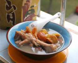 栗子鸡爪海鲜汤