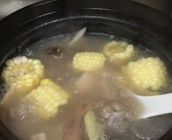 猪手莲藕花生玉米汤