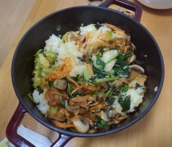 韩式五花肉石锅拌饭