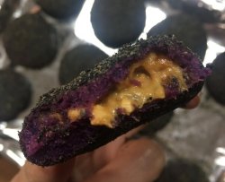 芝麻花生紫薯饼
