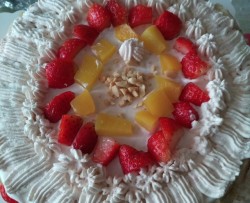 草莓奶油
生日蛋糕