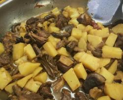 香菇土豆炖鸭肉
