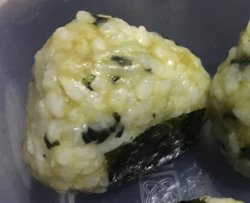 肉松海苔饭团
