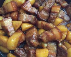 美味土豆焖红烧肉
