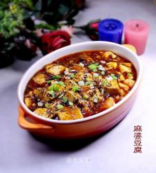 传统川菜制作“麻婆豆腐”