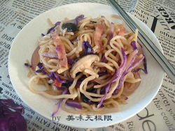美味营养一锅出——紫甘蓝炒面
