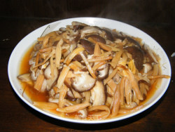 传统粤菜-香菇金针鸡翅