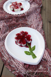 给经典的甜点换个惊艳的造型——蓝莓山药花