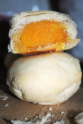 莲蓉蛋黄苏式月饼
