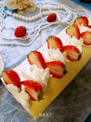#第四届烘焙大赛暨是爱吃#草莓奶油蛋糕卷