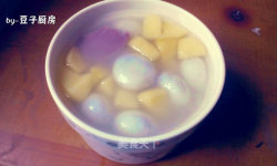元宵甜品——苹果紫薯年糕芝麻汤圆汤