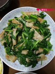 鱼饼炒韭菜