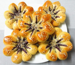 #ACA烘焙明星大赛#紫薯菊花面包