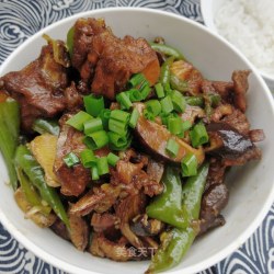 香菇焖鸡米饭