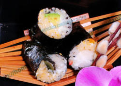 日式双色绝味海苔造型饭团