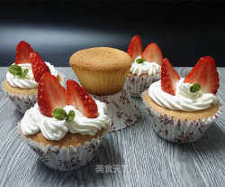 #ACA烘焙明星大赛#奶油草莓小蛋糕