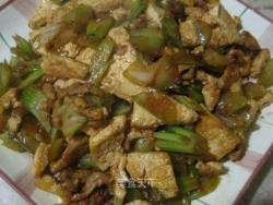 西芹豆腐炒肉