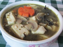 菌菇笃菜豆腐汤