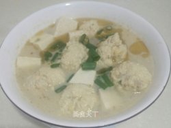 鸡肉丸子豆腐汤