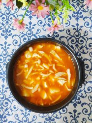 暖身美食 西红柿 豆腐 蘑菇汤