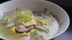 香菇莴苣豆腐汤莴笋蛋汤——微量元素优质蛋白质备孕/孕妇营养汤