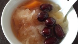 银耳红枣木瓜汤