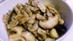家常素菜：蒜爆双菇！炒蘑菇