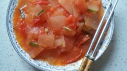 冬瓜炒番茄，喜欢番茄的筒子们这是一道超级简单的菜肴