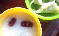 宝宝食谱——西兰花茭白虾皮猪肉水饺