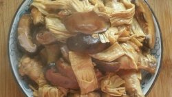 鸡翅根焖香菇腐竹