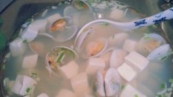 豆腐蛤蜊虾皮汤